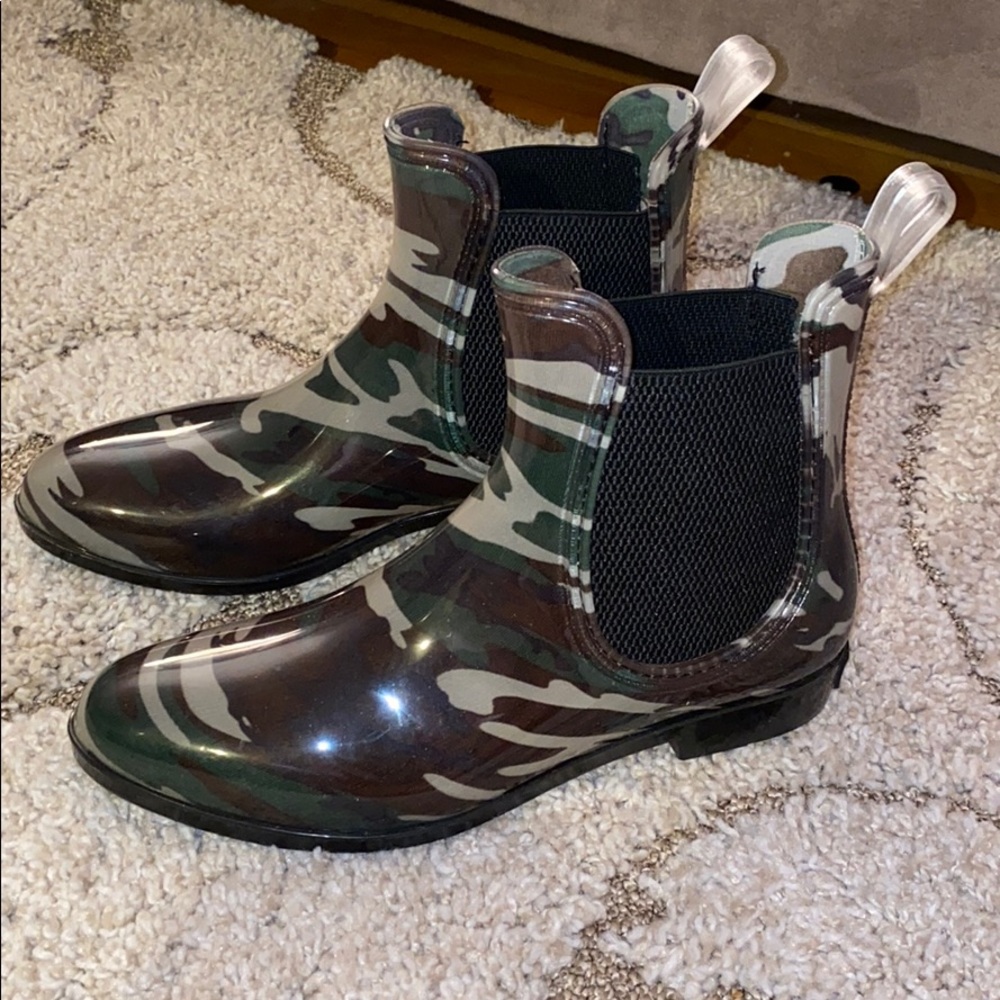 Camo rainboots